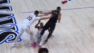 Nurkić udario "sa leđa": Bosanski košarkaš započeo frku na meču protiv Dalasa, Vilijams mu odmah uzvratio
