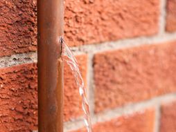 zaleđena cev, pukla cev, cev