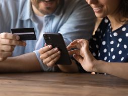 Kreditne kartice, prijatelji