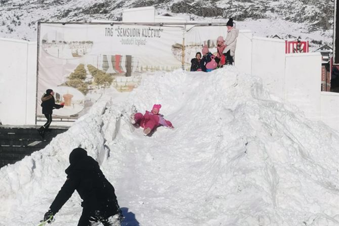 Tutin, tobogan od snega, snežni tobogan