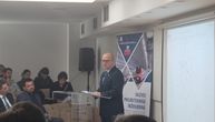 Vesić na promocija vodiča za bezbednu vožnju u tunelima: "Radićemo na tome da stigne do svih vozača"