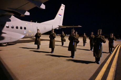 Ministar Vojske Srbije Miloš Vučević Mađarska Budimpešta poseta aerodrom Ministar Vojske Srbije Miloš Vučević Mađarska Budimpešta poseta aerodrom