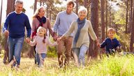 Sve više porodica vodi bake i deke na odmor. Da li su višegeneracijska putovanja dobra ideja?