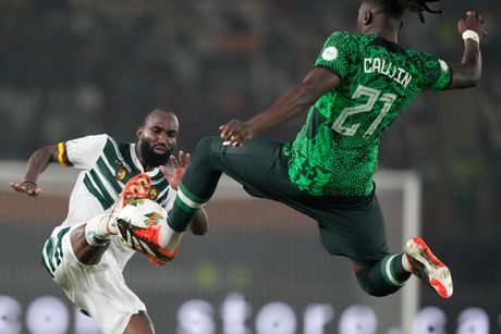 Fudbalske reprezentacije Nigerije i Kameruna, AKN