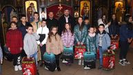 Paketići povodom obeležavanja školske slave Sveti Sava za školarce koji su prisustvovali liturgiji