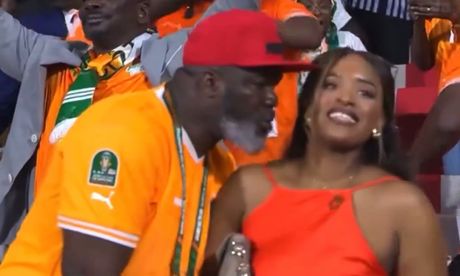 Navijač Obale Slonovače pokušao da zavede devojku nakon istorijske pobede, dobio samo smešna poređenja na društvenim mrežama