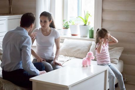 svađa, porodica, svađa roditelja, razvod, svađa u kući, dete razvedenih roditelja svađa, porodica, svađa roditelja, razvod, svađa u kući, dete razvedenih roditelja
