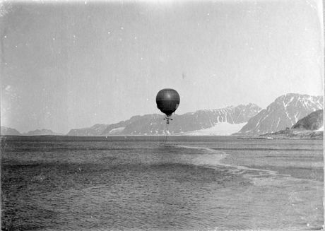 Švedska ekspedicija na Severni pol vodoničnim balonom