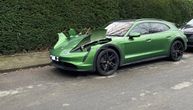 Bizaran prizor: Otvorili Porsche kao konzervu kako bi ukrali farove