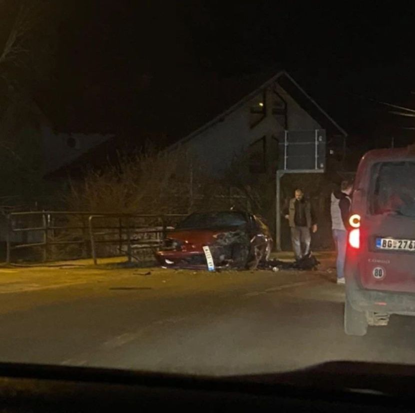 Auto potpuno uništen, ima povređenih: Težak udes kod Aranđelovca