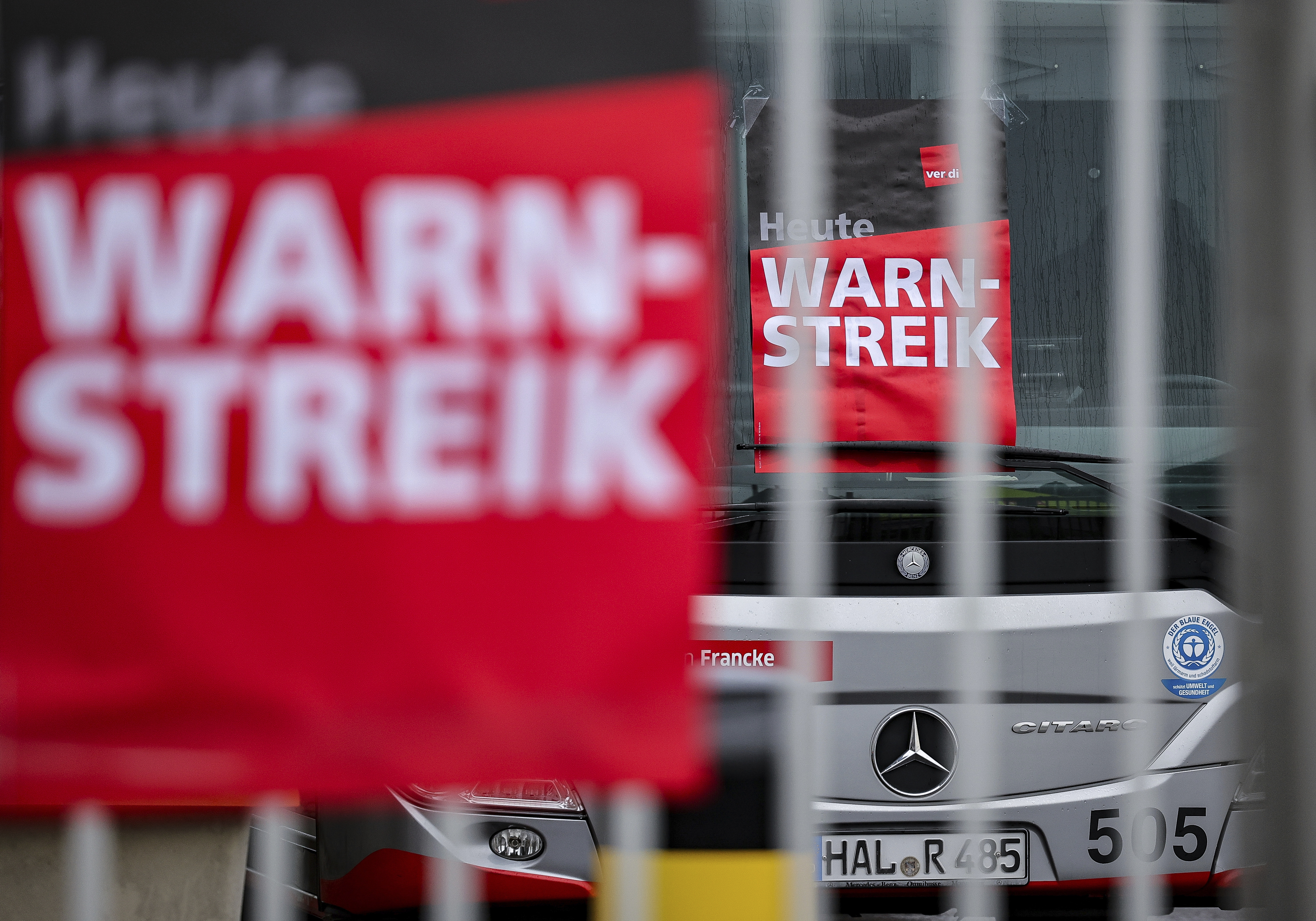 Autobusi i vozovi stoje: Nemačka ponovo paralizovana - počeo novi štrajk upozorenja