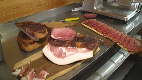 Miladin Filipović, Mačkat, domaći suvomesnati prozvodi