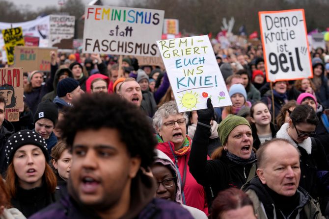 Nemačka protesti Berlin Nemci protestuju protiv krajnje desnice