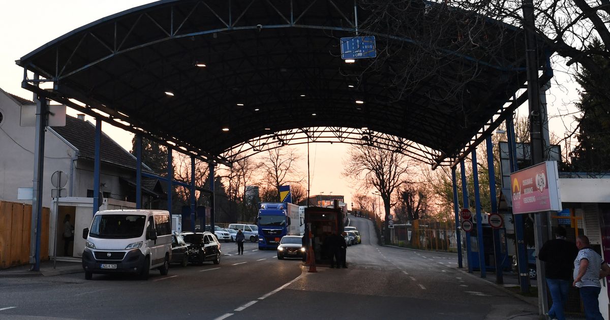 Najluđa slika sa granice sa BiH: Ušla da vidi je li gužva, a tamo čovek prevozi celu KUĆU