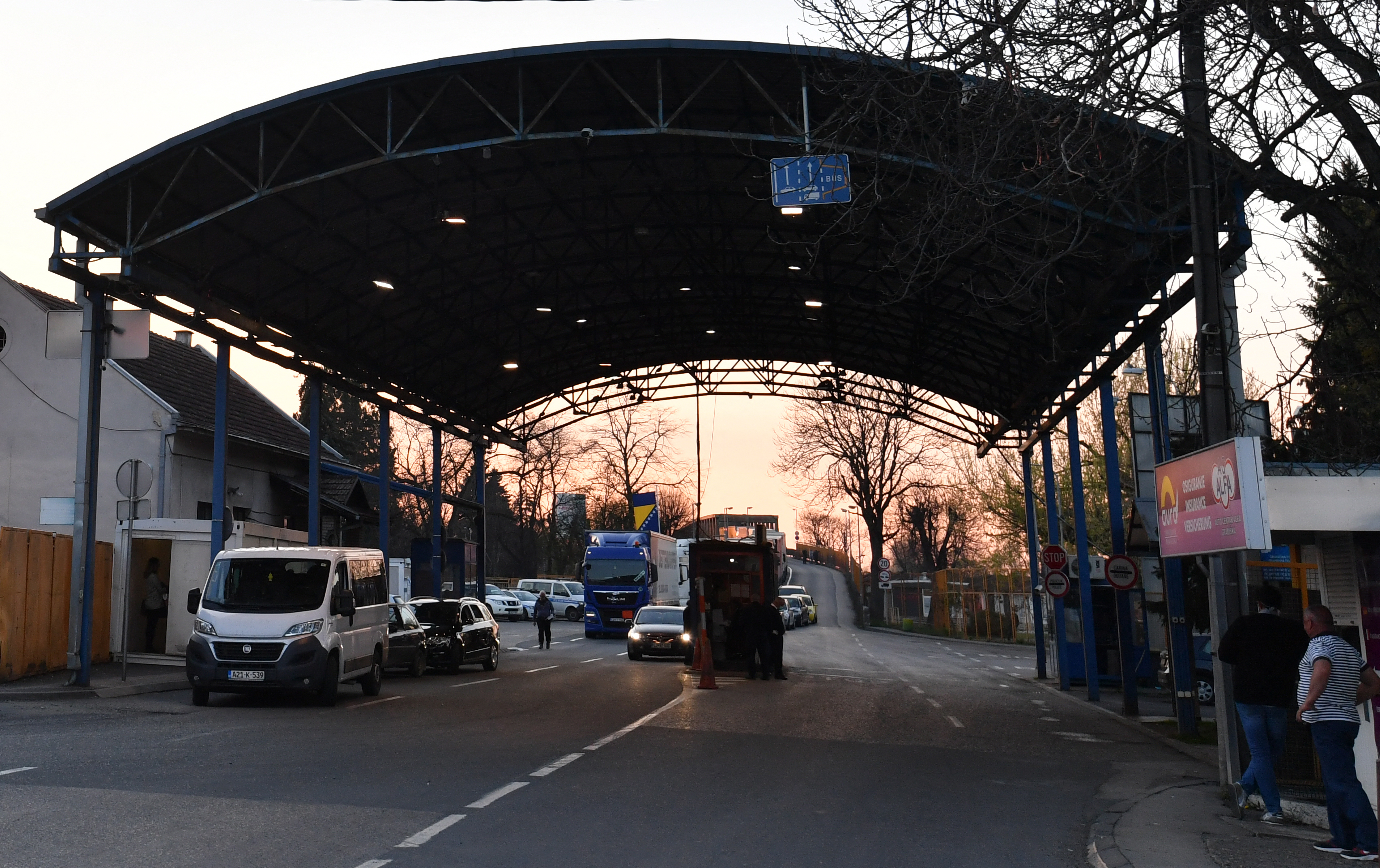 Srbin zatekao carinike na Staroj Gradiški: Pogledajte šta je nađeno u njegovom gepeku, JEZIVO!