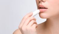 Da li je postoiji zavisnost od balzama za usne? Evo šta kažu stručnjaci