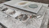 Sraman čin na bežanijskom groblju: Uništili počivalište heroja stradalih u avionskoj nesreći, ukrali spomenik