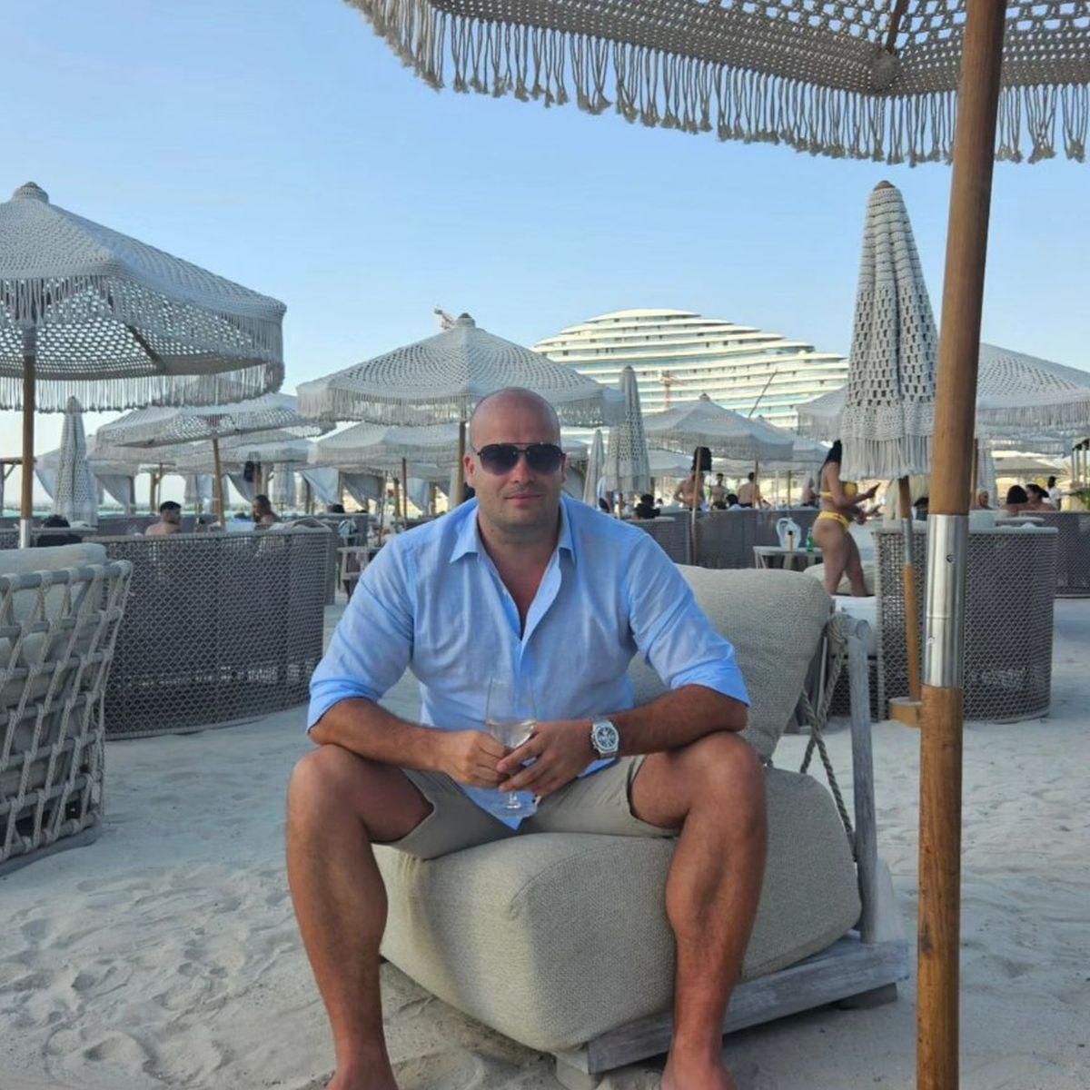 Žene ludele za njim, a njega devojka ostavila zbog afere sa Stanijom: Sad ima lične konobare i živi u Dubaiju