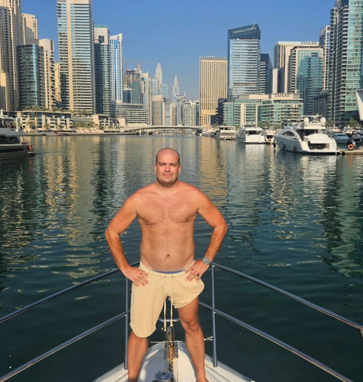 Žene ludele za njim, a njega devojka ostavila zbog afere sa Stanijom: Sad ima lične konobare i živi u Dubaiju