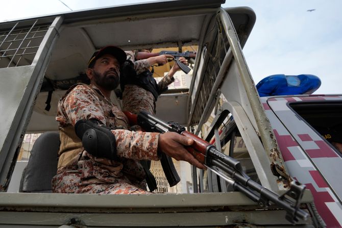 Izbori u Pakistanu, Pakistan policija