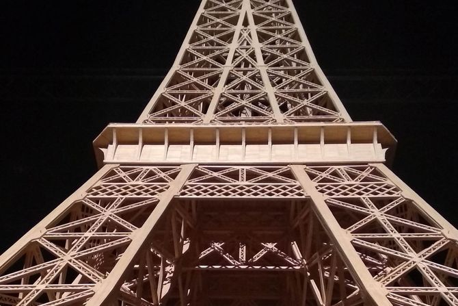 Richard Plaud ajfelov toranj od šibica Richard Plaud ajfelov toranj od šibica