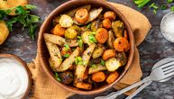 Pečeni krompir sa povrćem kao salata ili prilog: Ukusan i začinjen obrok po želji svakoga
