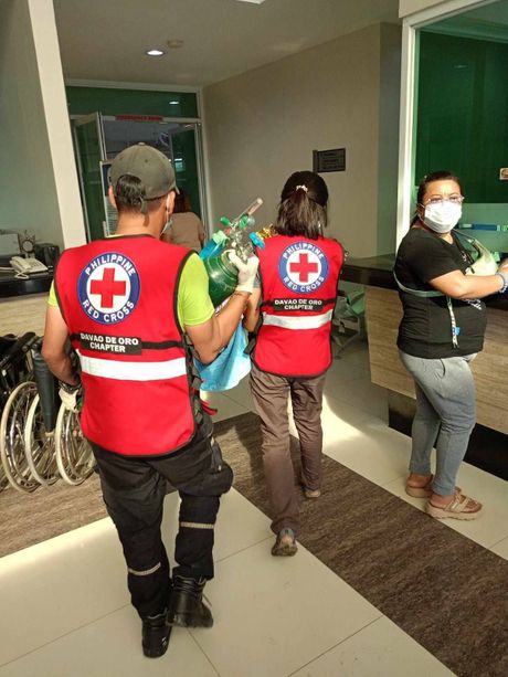 Filipini devojčica spasavanje