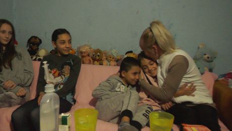Samohrana majka četvoro dece dobila dom