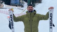 Šta to Novak Đoković radi u pokrajini Janika Sinera? Pa, naravno, skija, i to vrlo dobro!