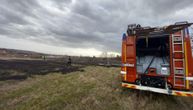 Gori divlja deponije u Beloševcu, sedam vatrogasaca na terenu: Širi se gust dim