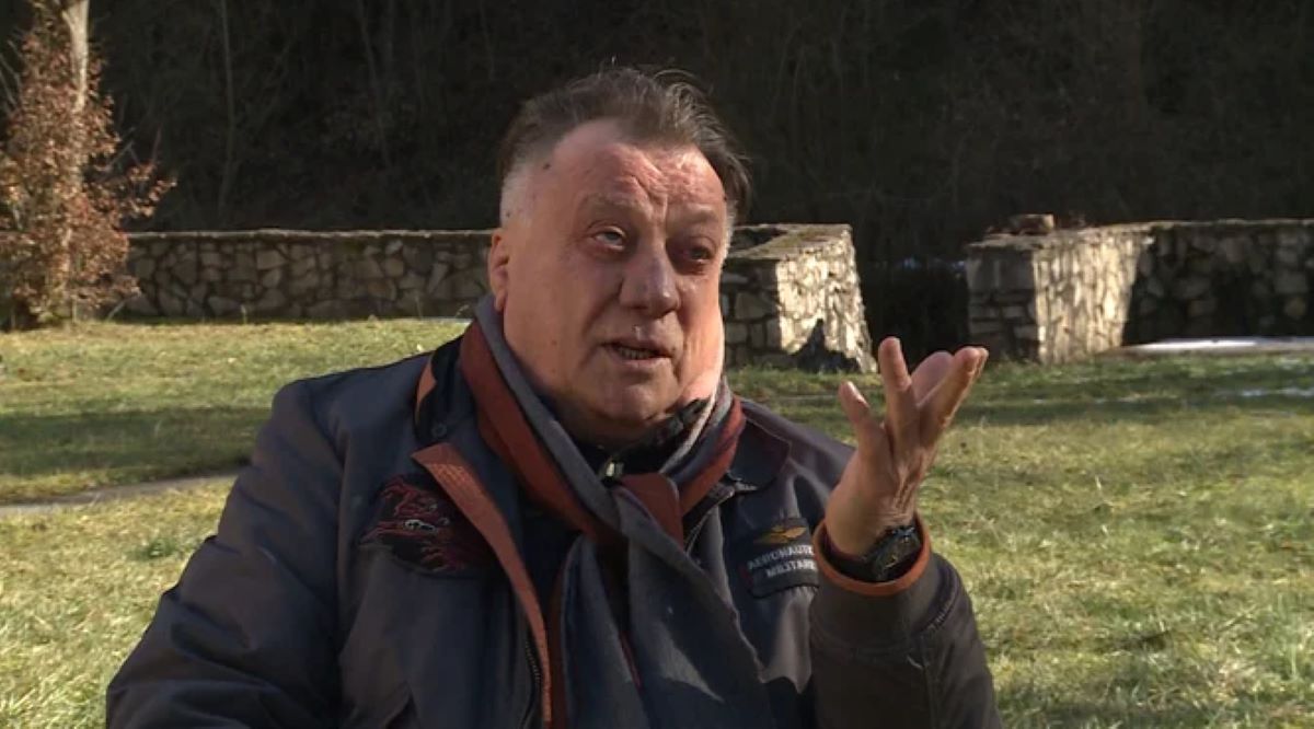 "Pevao sam mu tiho našu pesmu, a on mi se blago nasmešio" Pevač o poslednjem susretu sa Halidom Bešlićem