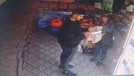 OPREZ! Muškarac i žena zajedno "operišu" po Beogradu: Ona mu dodaje pune kese namirnica, a on se dao u beg