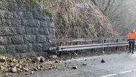 Rocks fall and damage car on Nova Varos-Prijepolje road: Great danger from more landslides