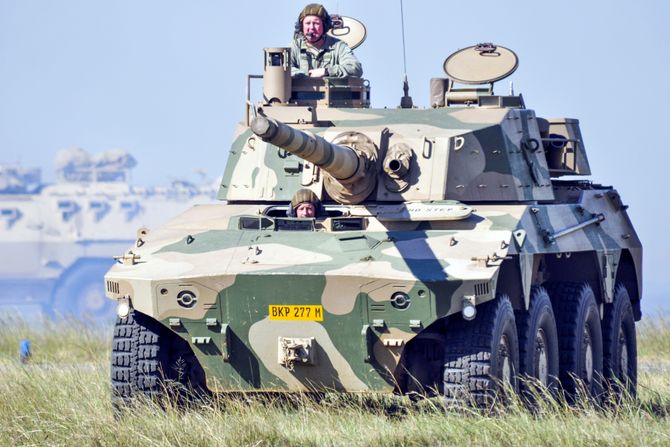 Južnoafrička vojska naoružanje tenk vojnik Južnoafrička vojska naoružanje tenk vojnik