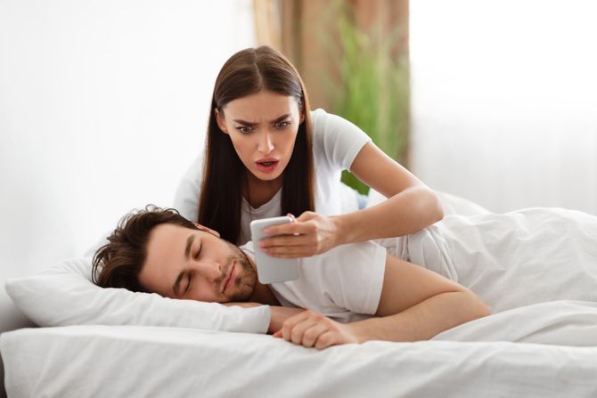 Spijuniranje, ljubav, nepovrenje Spijuniranje, ljubav, nepovrenje