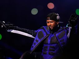 Ašer i Ališa Kiz na Halftajm šou Superboula