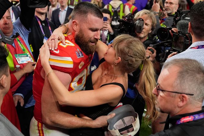 Tejlor Svift, Trevis Kelsi, Superboul, Kanzas Siti Čifs, San Francisko 49ers Tejlor Svift, Trevis Kelsi, Superboul, Kanzas Siti Čifs, San Francisko 49ers