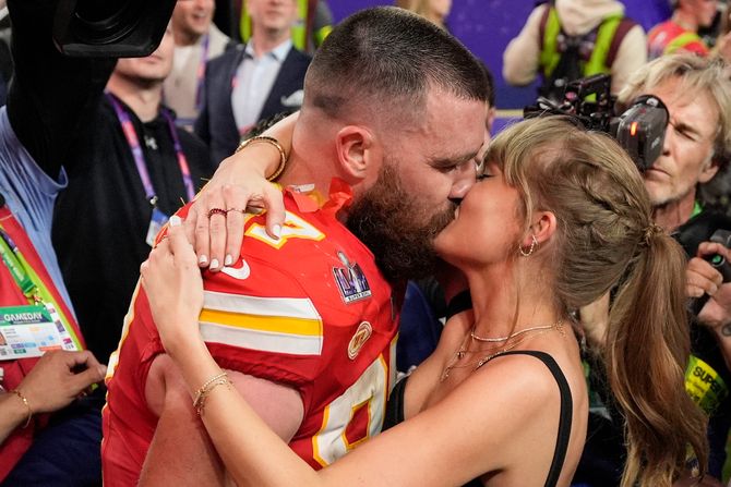 Tejlor Svift, Trevis Kelsi, Superboul, Kanzas Siti Čifs, San Francisko 49ers Tejlor Svift, Trevis Kelsi, Superboul, Kanzas Siti Čifs, San Francisko 49ers