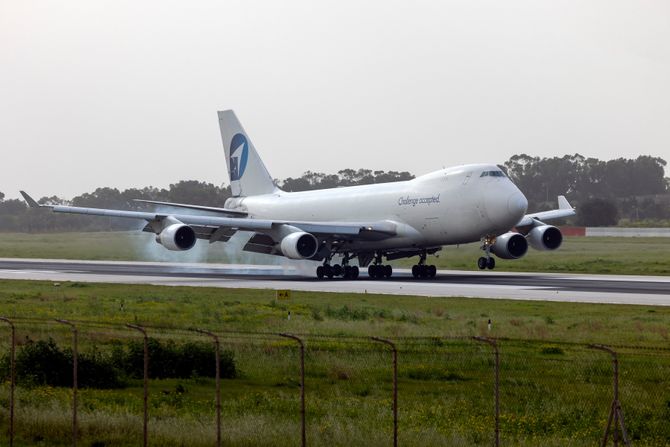 Boeing 747 400 Challenge Airlines