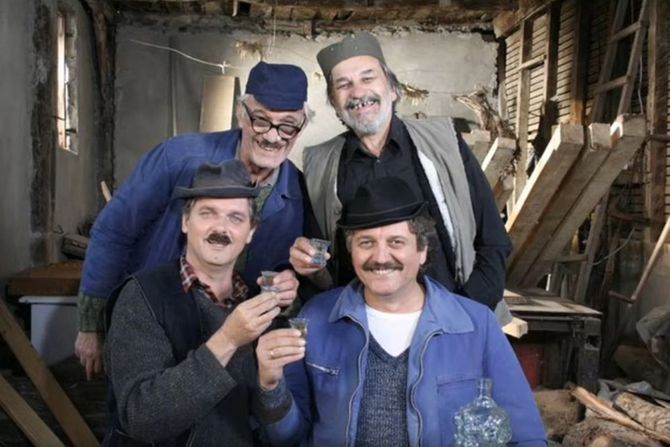 Glumci iz serije "Selo gori, a baba se češlja"