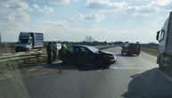 Teška saobraćajna nezgoda kod Batajnice: Automobil se preprečio na auto-putu