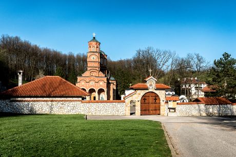 Manastir Đunis, Srbija