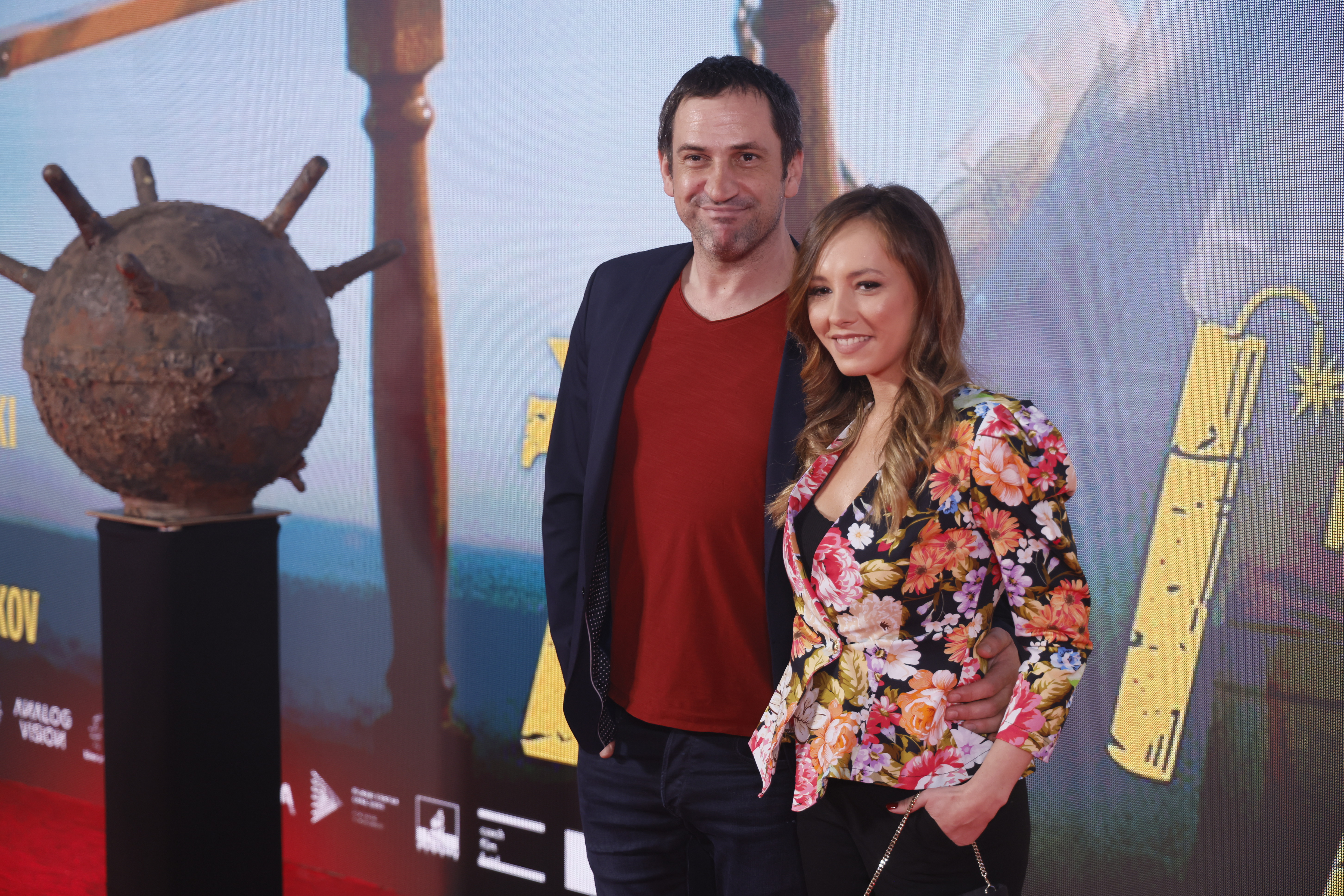 Jovana Stojiljković i Goran Bogdan zajedno na crvenom tepihu: Držali se za ruke, a pogled sa nje nije skidao