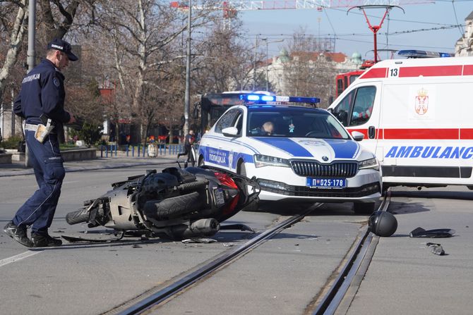 Saobrcajka motociklista i taksista