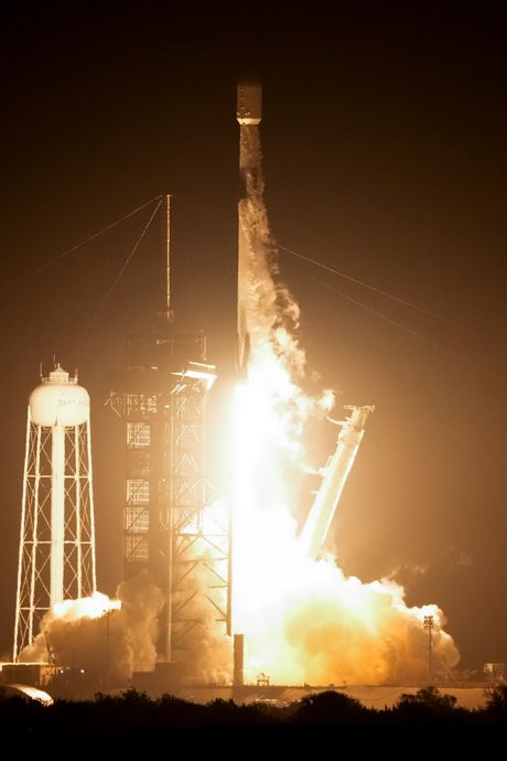 Space X  Falcon 9 raketa lansiranje Florida Mesec