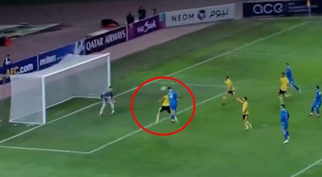 Aleksandar Mitrović daje pobedonosni gol za Al Hilal protiv Sepahana
