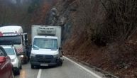 Zbog stene na putu ostao bez točka: Novi incident nedaleko od Foče