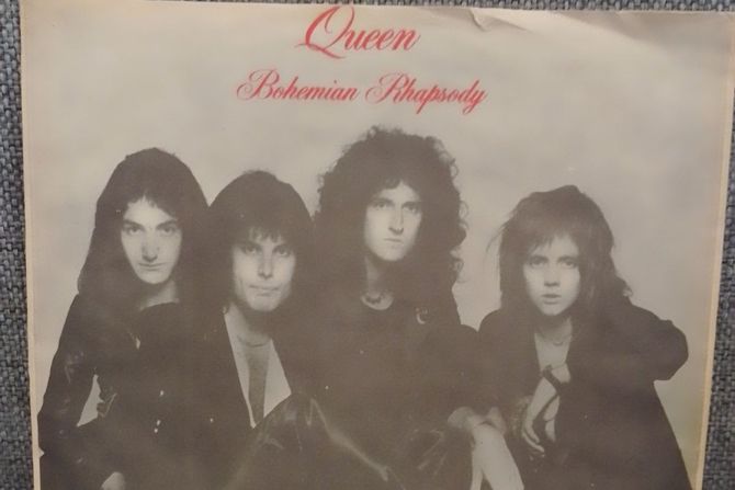 Queen, Album Queen, Album