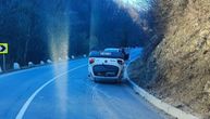 Udes kod Kragujevca: Dramatična fotografija prevrnutog vozila na putu