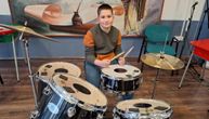 Bajaga i instruktori pomogli osnivanje muzičkog benda škole u Aleksincu: Učenicima poklonili dva instrumenta